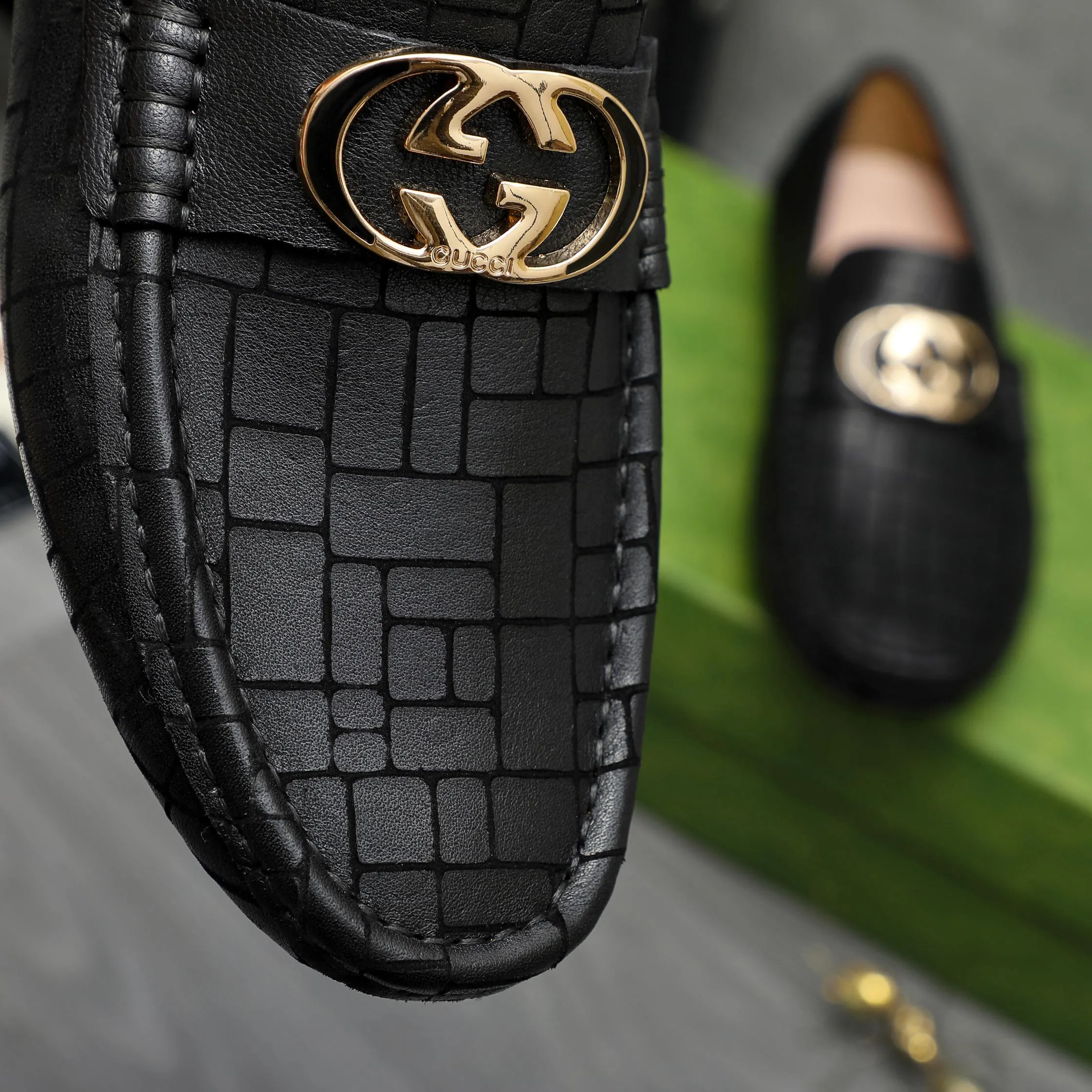 P380 Product trademark: GUCCI "Gucci" casual slip-on men's shoes Regular size: 38-45 Product material: Selected embossed stone grain cowhide upper, sheepskin lining, rubber outsole
